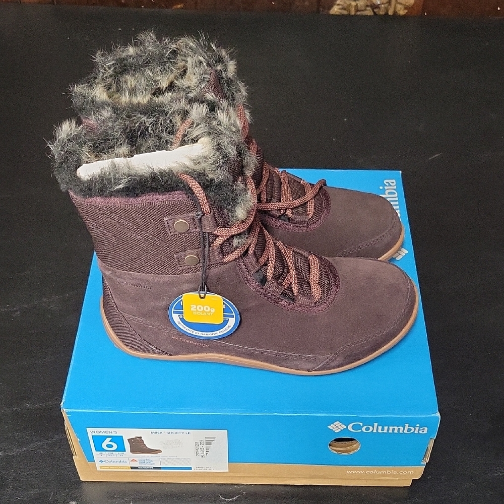 Columbia Women's Brown Boots. Size 6